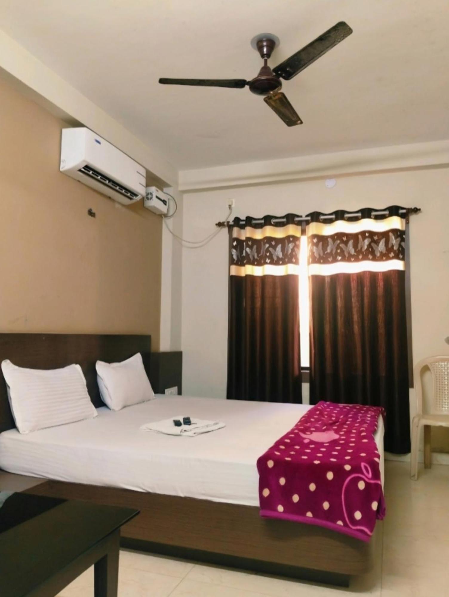 Uk Palace Near Sea Sea View - Luxury & Spacious - Near Temple With Prime Location Wifi- Lift And Parking Facilities - Book Now Hotel