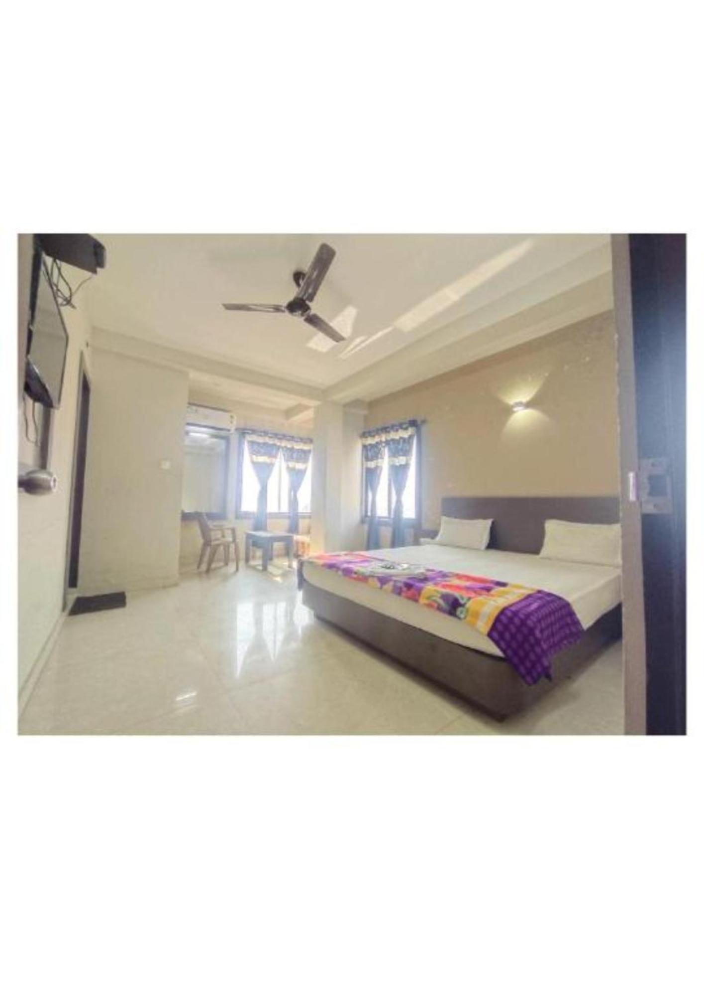 Uk Palace Near Sea Sea View - Luxury & Spacious - Near Temple With Prime Location Wifi- Lift And Parking Facilities - Book Now 4* Puri